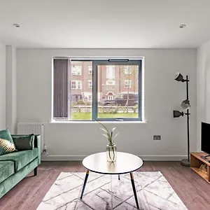 stunning-modern-2-bedroom-apartment-in-york.yorkshirehotels.net/
